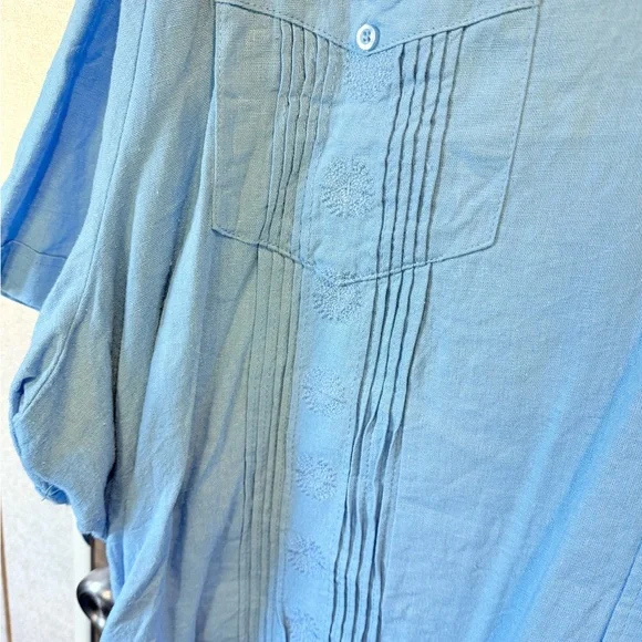 Men's Light Blue Casual Button Down Shirt - Picture 2 of 3